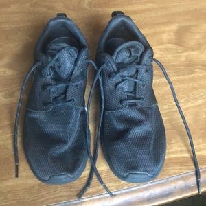 All Black Nike Roshe One